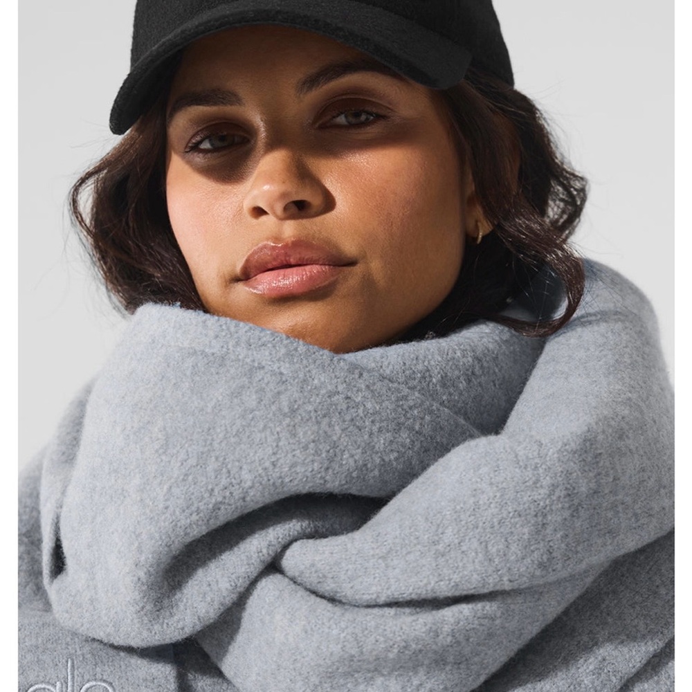 Alo Yoga Merino Wool Oversized Scarf, Hazy Heather Gray